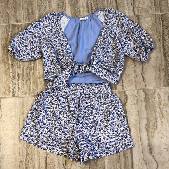 Abercrombie & Fitch floral top and shorts Top: XS Bottom: Small - Picture 2 of 13